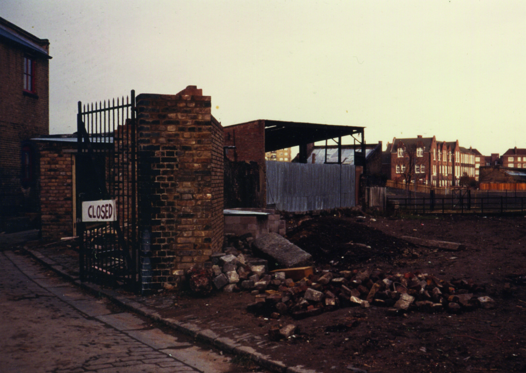 entrance to 1A Goldsmith's Row, 1984